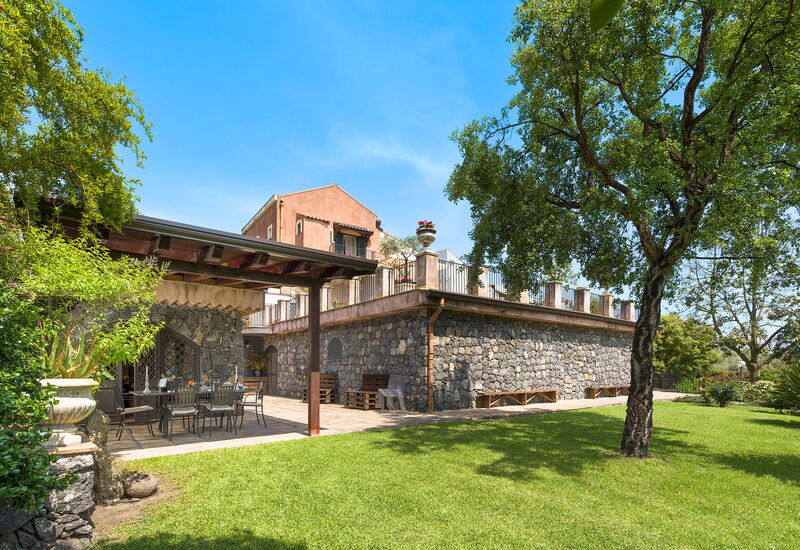 Oasi Verde - Santa Maria La Stella, Sicilia: Autumn, Building Exterior, Garden, Outdoor, Spring, Summer