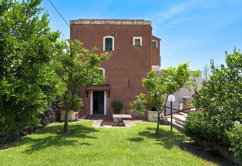 Oasi Verde - Santa Maria La Stella, Sicilia: Autumn, Building Exterior, Garden, Outdoor, Spring, Summer