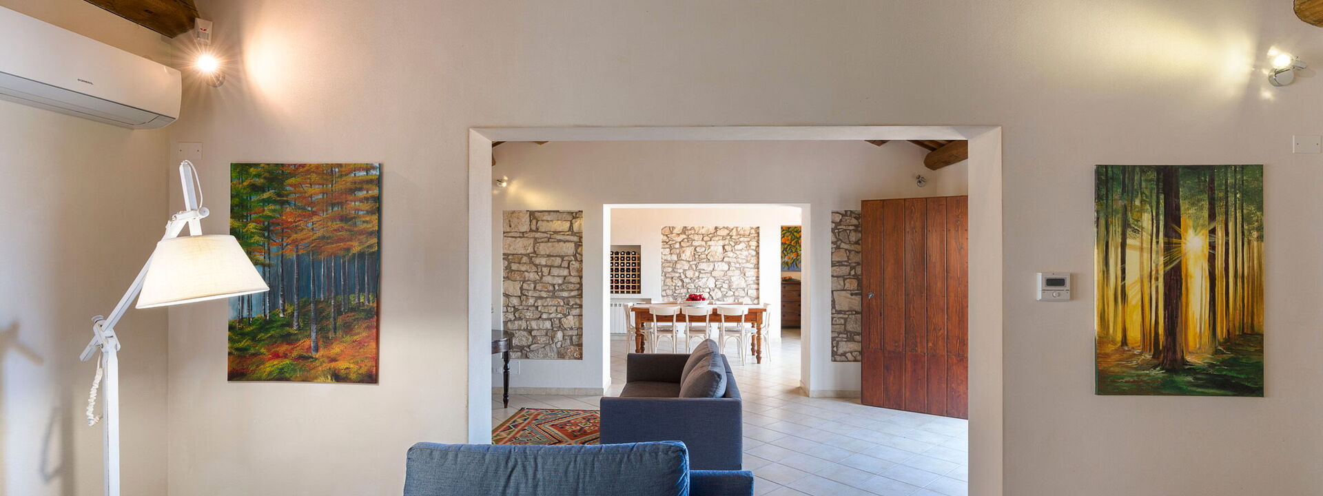 Mirabilia - Tangi, Sicilia: Automne, Été, Printemps, Salon