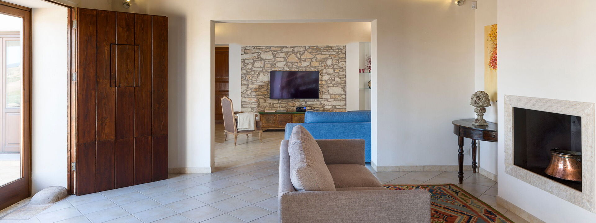 Mirabilia - Tangi, Sicilia: Automne, Été, Printemps, Salon