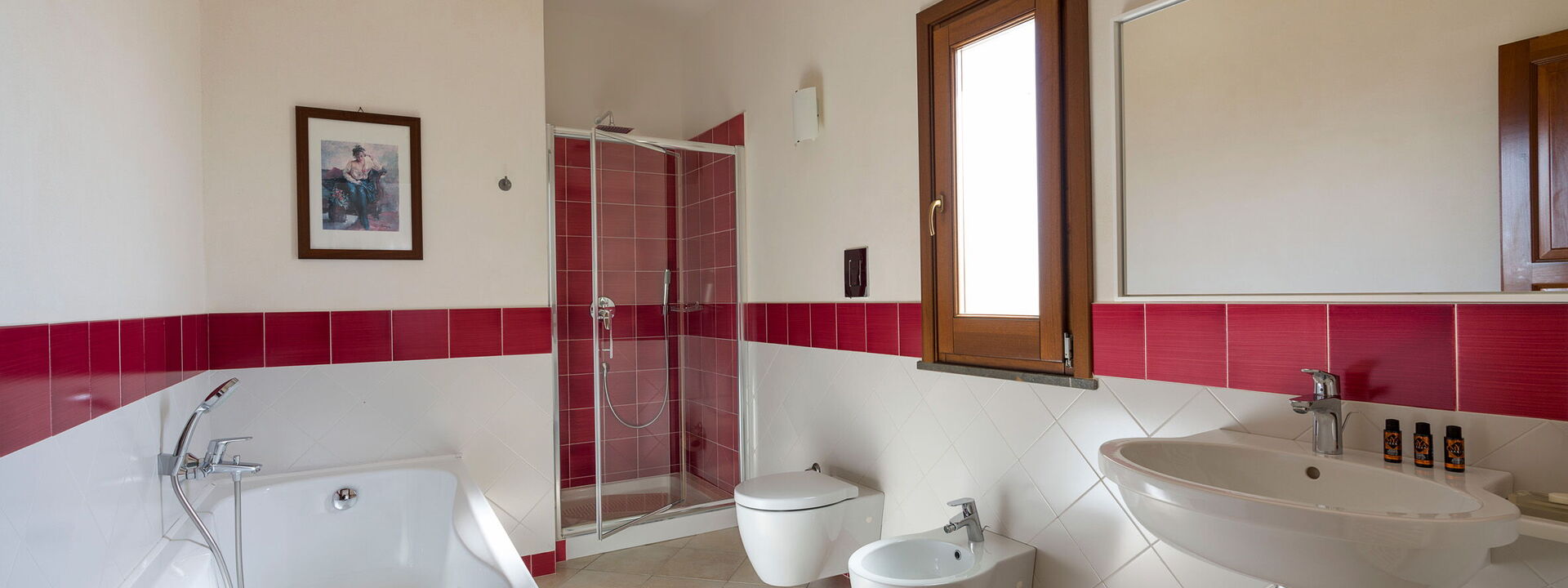 Mirabilia - Tangi, Sicilia: Automne, Été, Printemps, Salle de bain