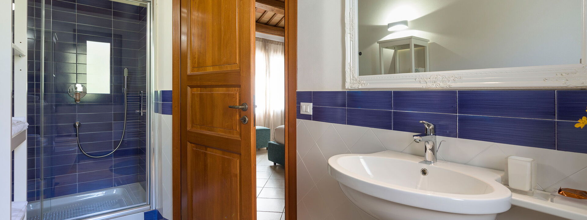 Mirabilia - Tangi, Sicilia: Automne, Été, Printemps, Salle de bain