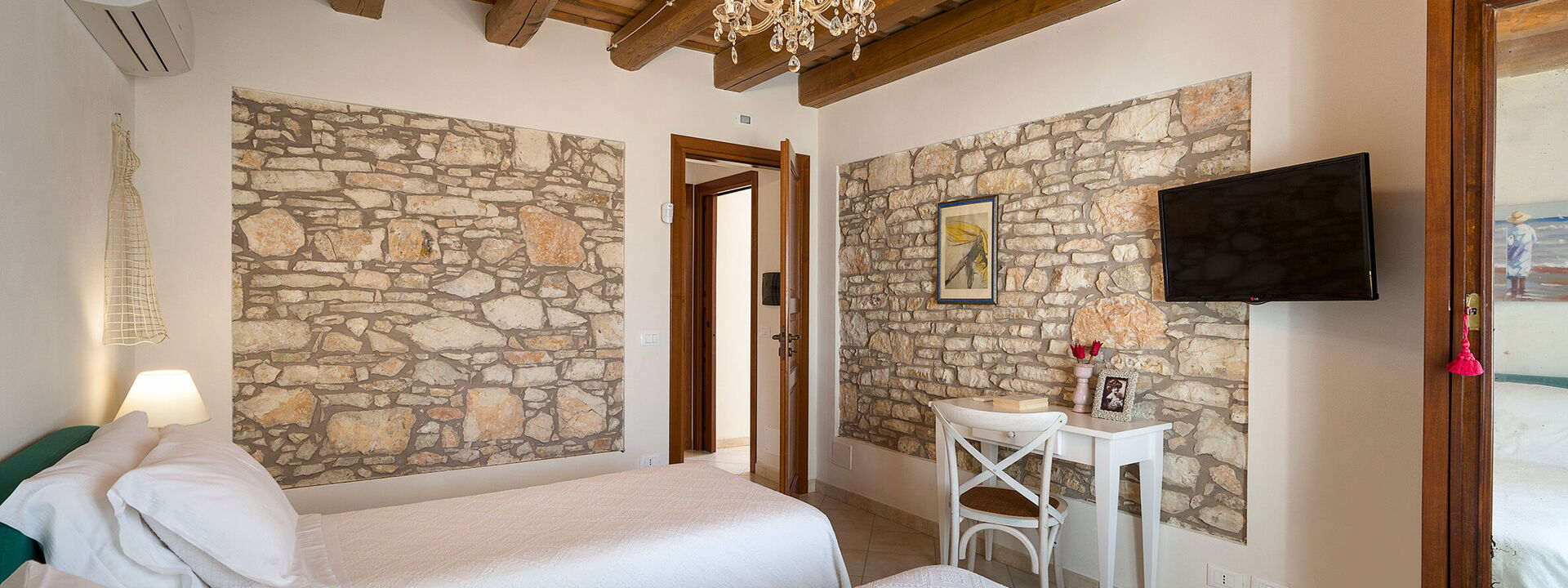 Mirabilia - Tangi, Sicilia: Automne, chambre à coucher, Été, Printemps