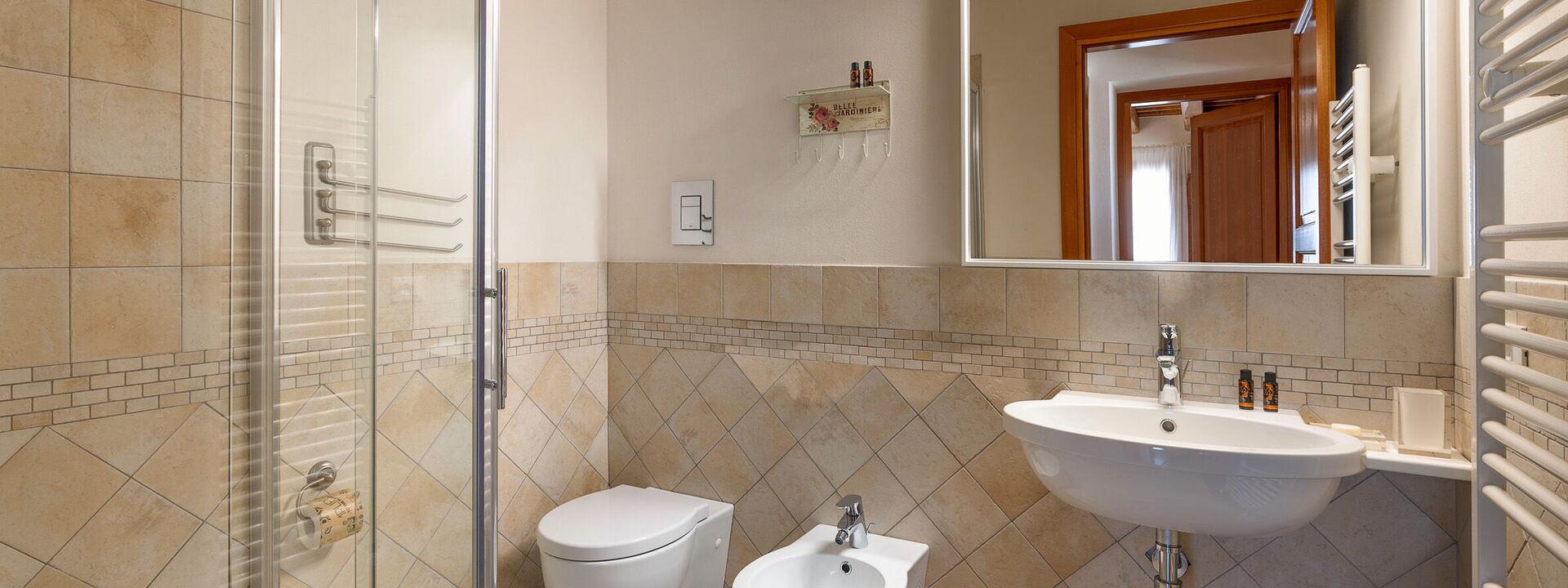 Mirabilia - Tangi, Sicilia: Automne, Été, Printemps, Salle de bain