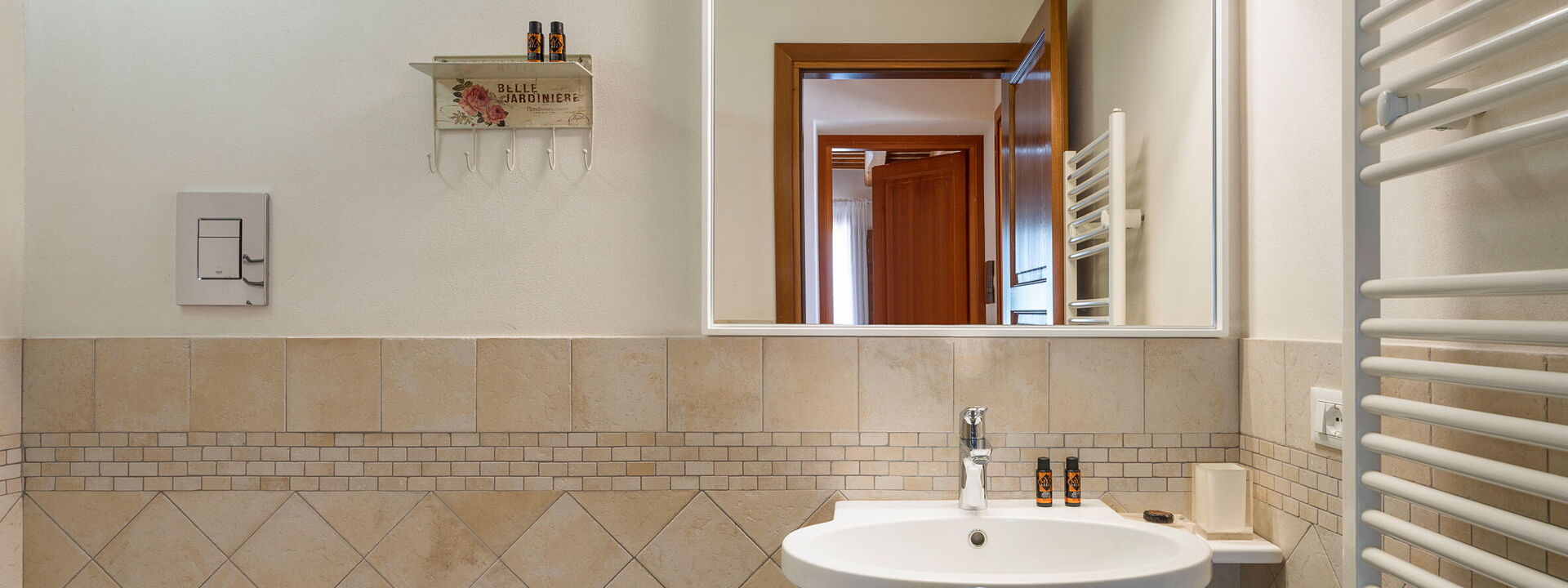 Mirabilia - Tangi, Sicilia: Automne, Été, Printemps, Salle de bain