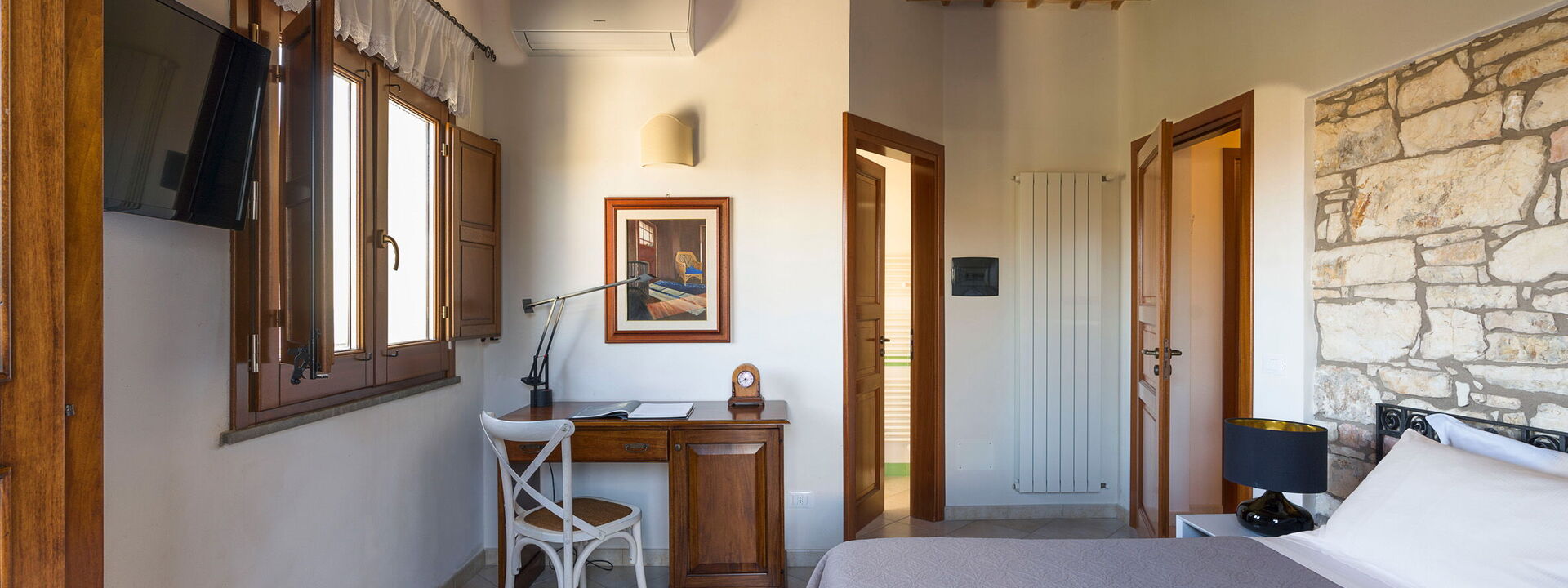 Mirabilia - Tangi, Sicilia: Automne, chambre à coucher, Été, Printemps