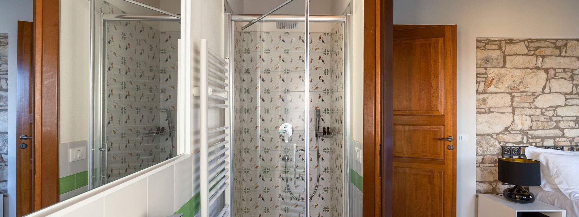 Mirabilia - Tangi, Sicilia: Automne, Été, Printemps, Salle de bain