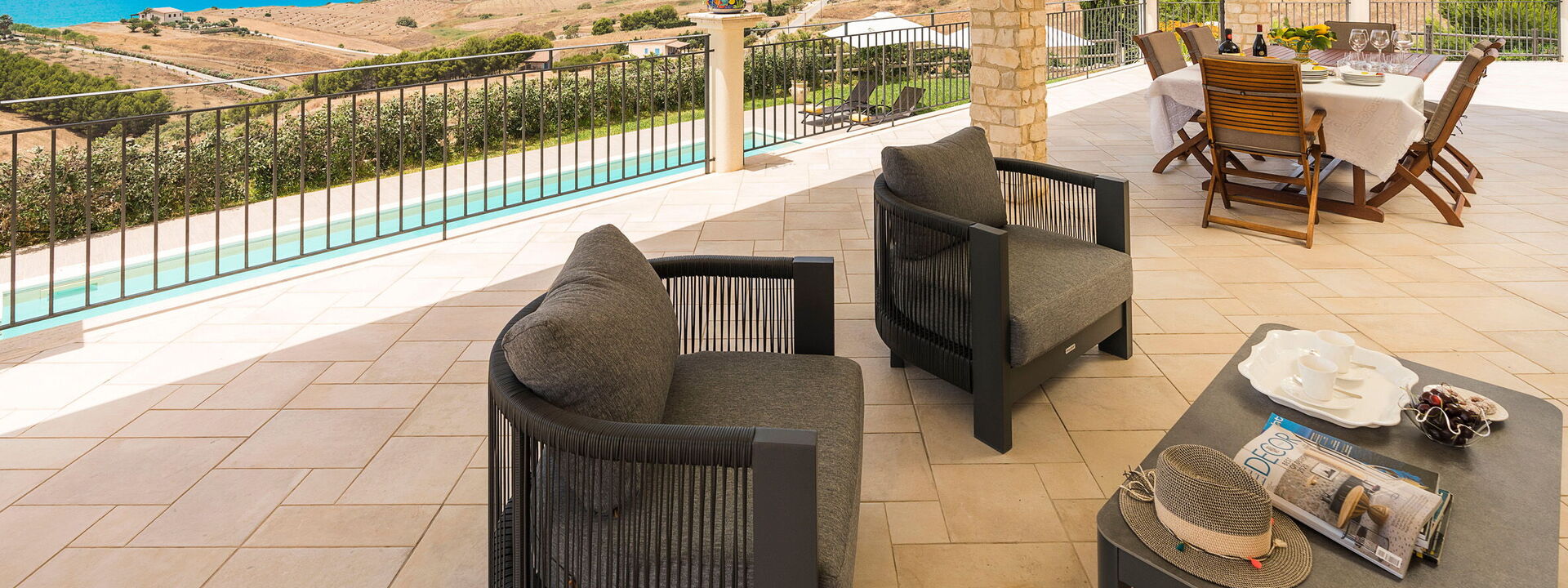 Villa Vistamare - Montallegro, Sicilia: Ansichten, Außen, Balkon / Terrasse / Patio, Draussen, Frühling, Herbst, Schwimmbad, Sommer