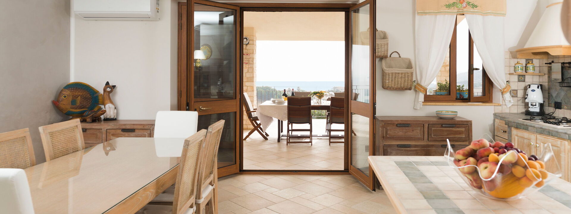 Villa Vistamare - Montallegro, Sicilia: Balkon / Terrasse / Patio, Esszimmer, Frühling, Herbst, Sommer