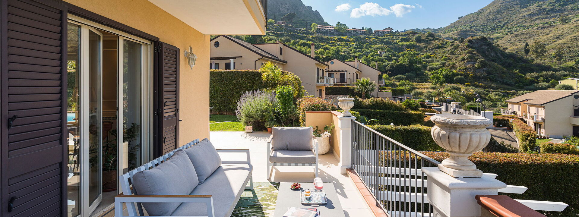 Casamonte - Castelmola, Sicilia: Ansichten, Außen, Balkon / Terrasse / Patio, Draussen, Frühling, Herbst, Sommer