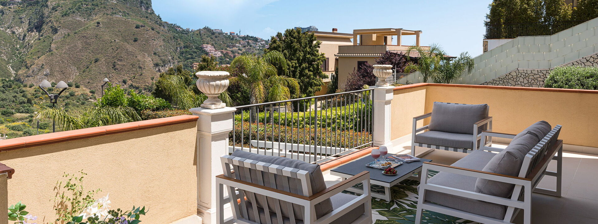 Casamonte - Castelmola, Sicilia: Ansichten, Außen, Balkon / Terrasse / Patio, Draussen, Frühling, Herbst, Sommer