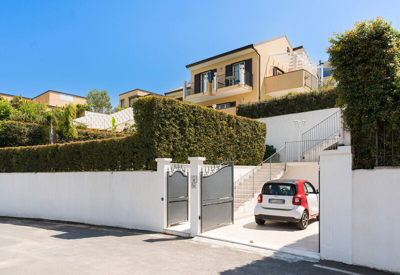 Casamonte - Castelmola, Sicilia: Autumn, Building Exterior, Main Entrance, Outdoor, Spring, Summer