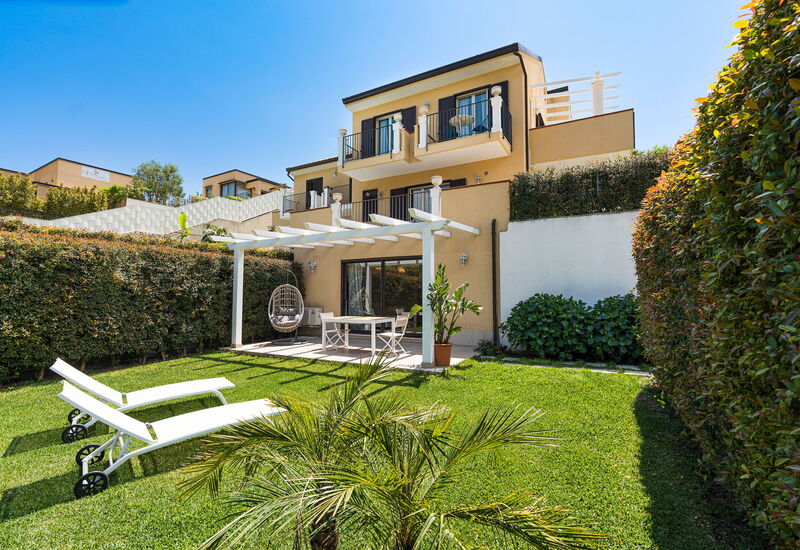 Casamonte - Castelmola, Sicilia: Autumn, Building Exterior, Garden, Outdoor, Spring, Summer