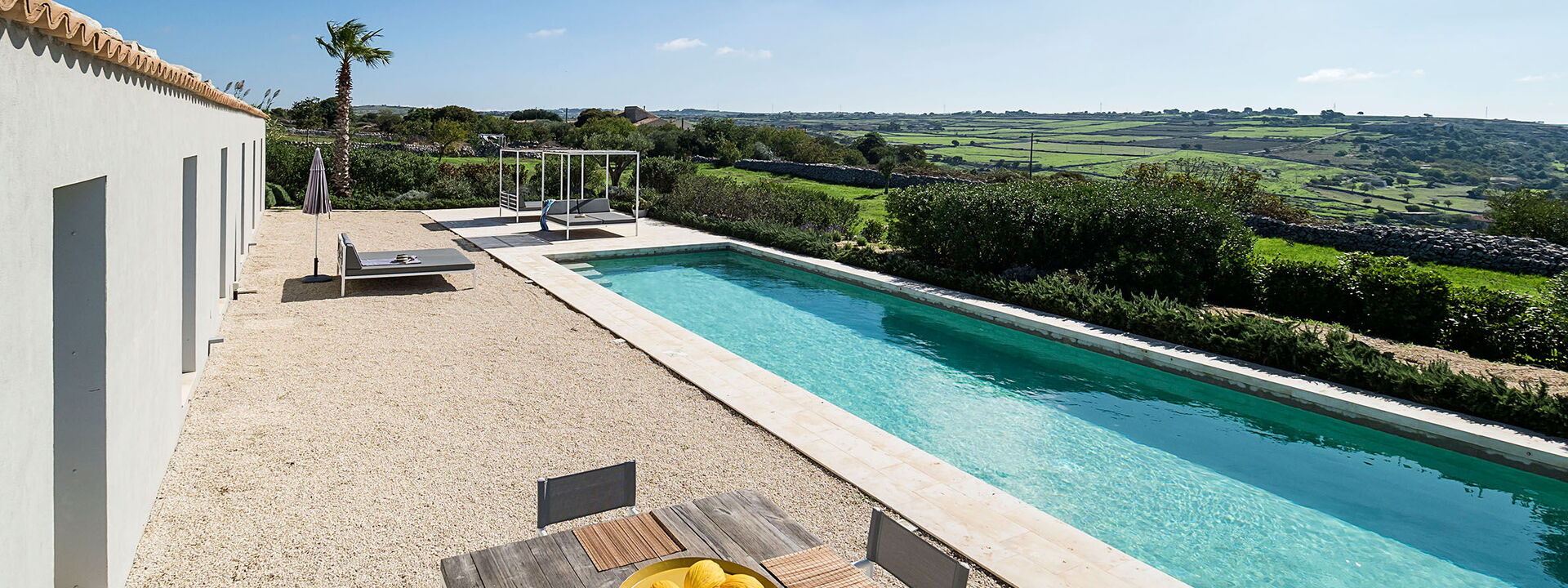 Villa Carmelita - Ragusa, Sicilia: Ansichten, Außen, Balkon / Terrasse / Patio, Frühling, Garten, Herbst, Schwimmbad, Sommer