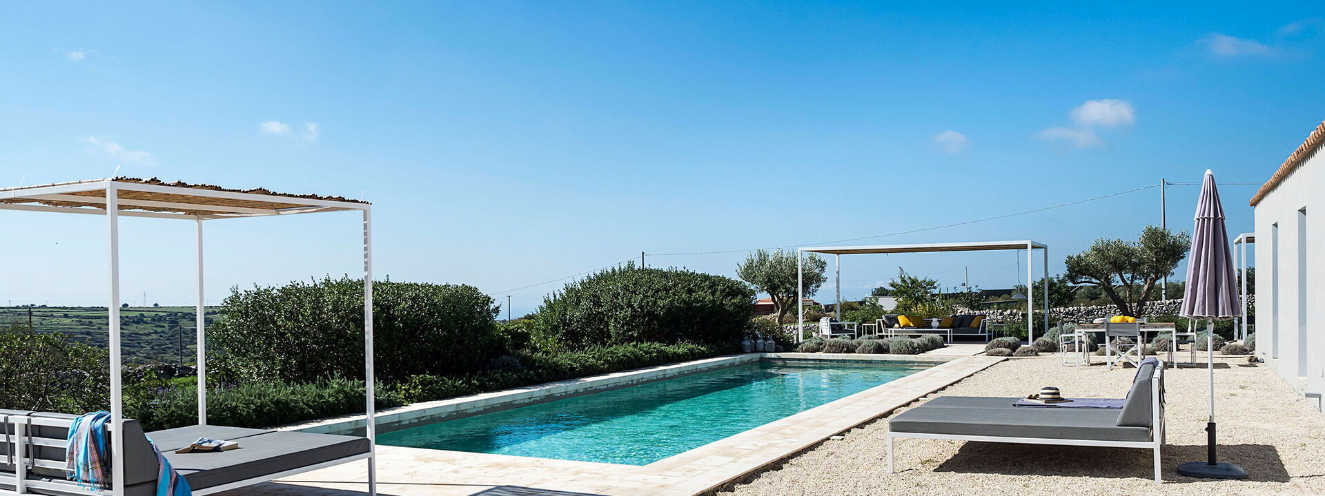 Villa Carmelita - Ragusa, Sicilia: Außen, Balkon / Terrasse / Patio, Draussen, Frühling, Garten, Herbst, Schwimmbad, Sommer