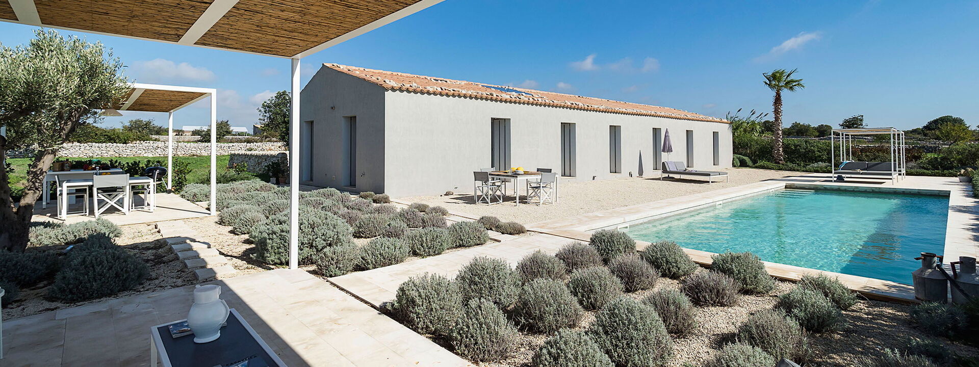 Villa Carmelita - Ragusa, Sicilia: Ansichten, Außen, Balkon / Terrasse / Patio, Frühling, Garten, Herbst, Schwimmbad, Sommer