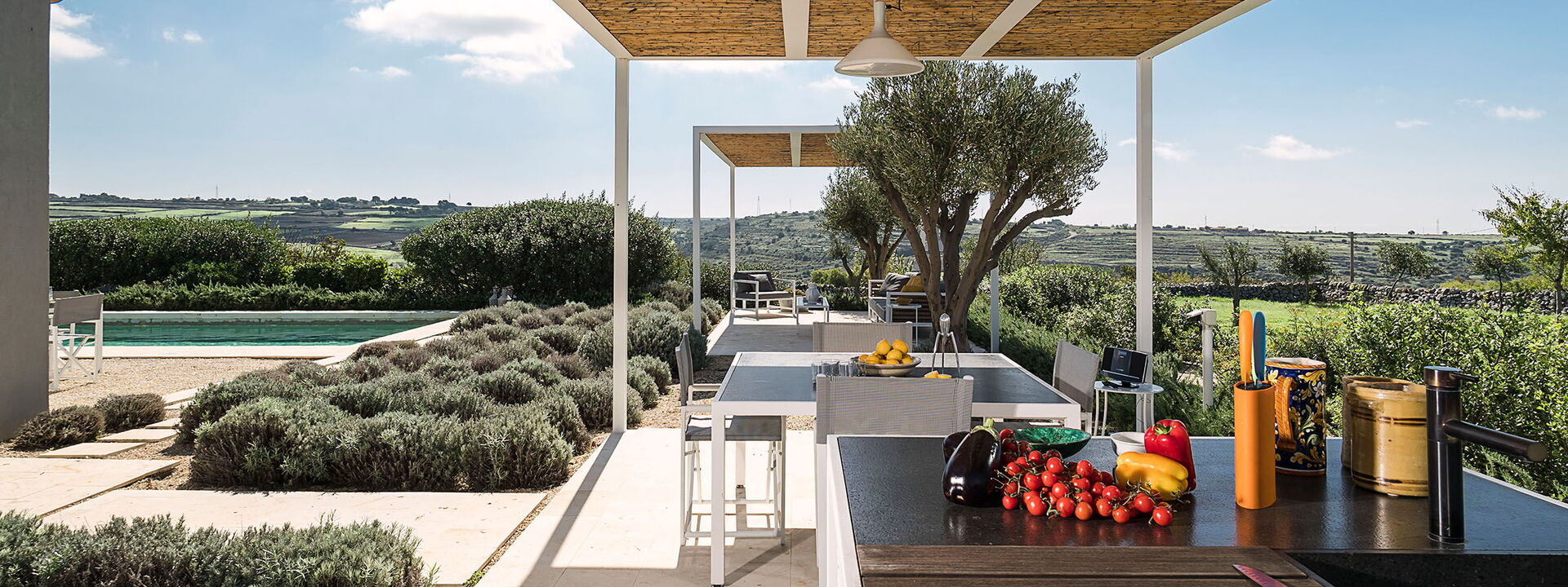 Villa Carmelita - Ragusa, Sicilia: Ansichten, Außen, Balkon / Terrasse / Patio, Draussen, Frühling, Garten, Herbst, Sommer