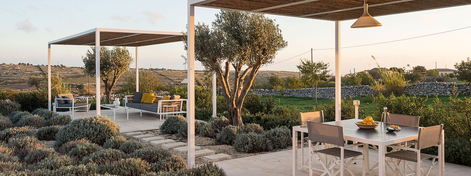 Villa Carmelita - Ragusa, Sicilia: Ansichten, Außen, Balkon / Terrasse / Patio, Draussen, Frühling, Garten, Herbst, Sommer