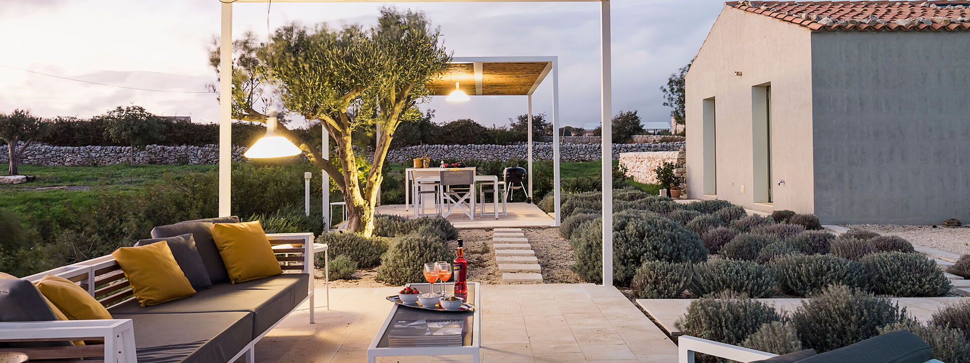 Villa Carmelita - Ragusa, Sicilia: Ansichten, Außen, Balkon / Terrasse / Patio, Draussen, Frühling, Garten, Herbst, Sommer