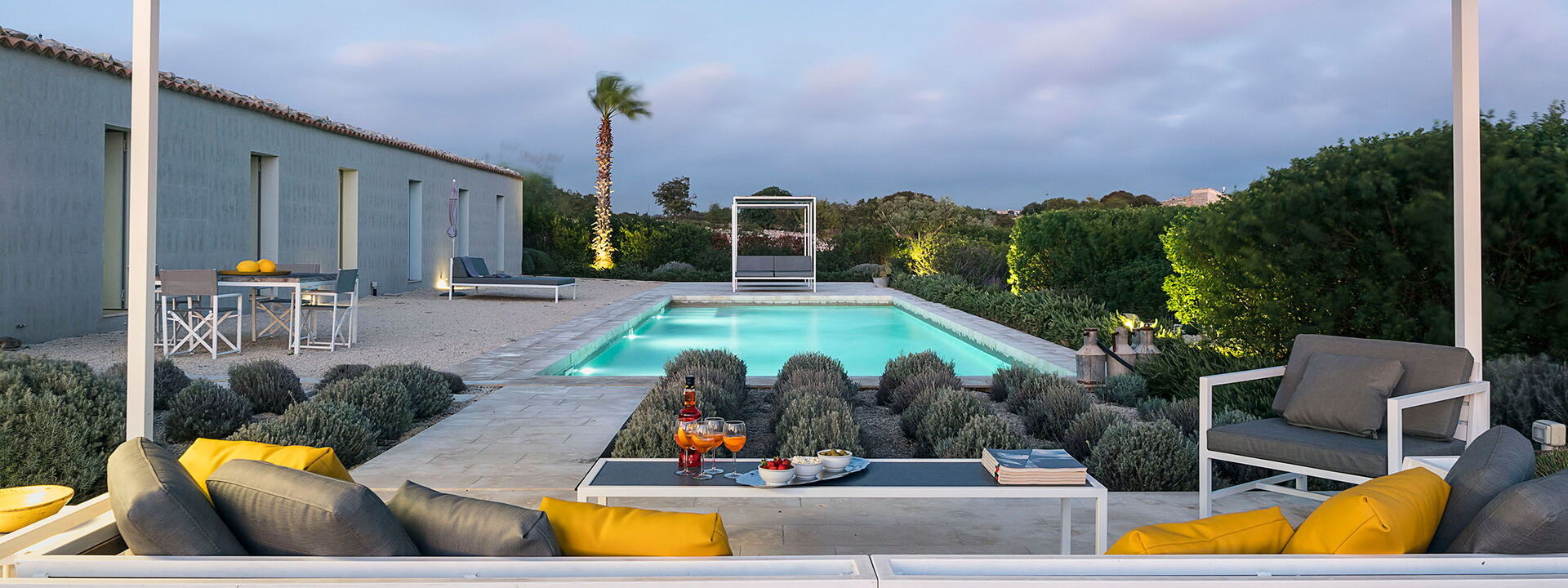 Villa Carmelita - Ragusa, Sicilia: Außen, Balkon / Terrasse / Patio, Draussen, Frühling, Garten, Herbst, Schwimmbad, Sommer