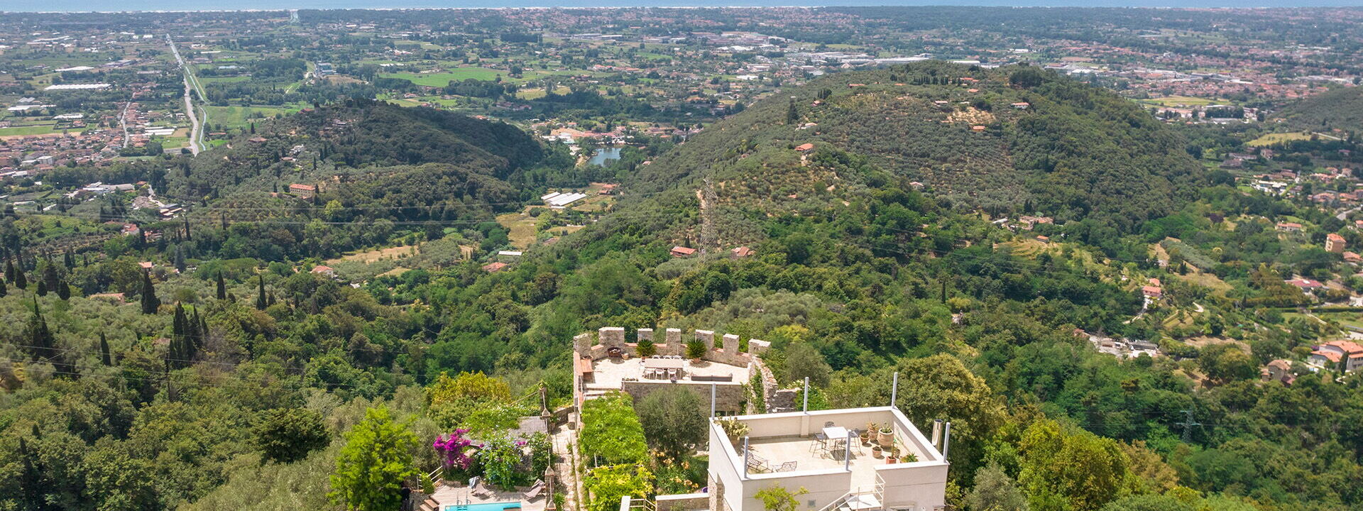Villa Maestosa - Camaiore, Toscana: Automne, Balcon / Terrasse / Patio, bassin, Été, Extérieur, Extérieurs, Jardin, Printemps, Vues
