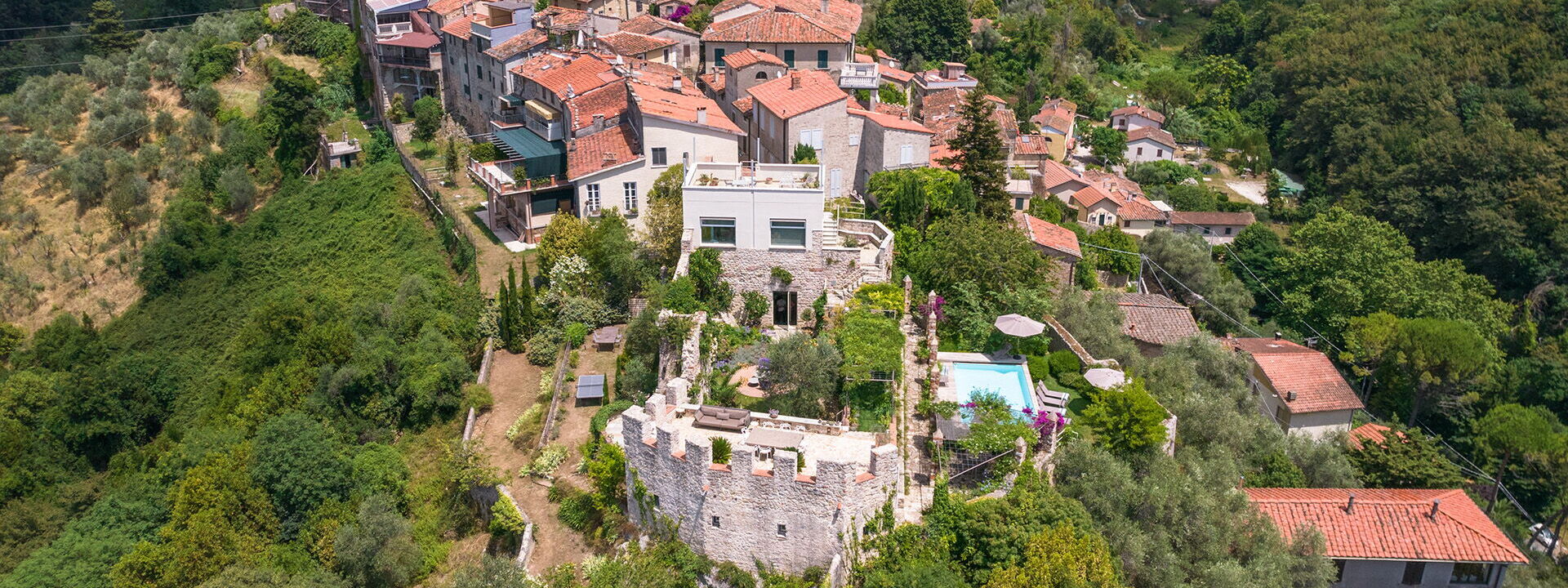 Villa Maestosa - Camaiore, Toscana: Automne, Balcon / Terrasse / Patio, bassin, Été, Extérieur, Extérieurs, Jardin, Printemps, Vues