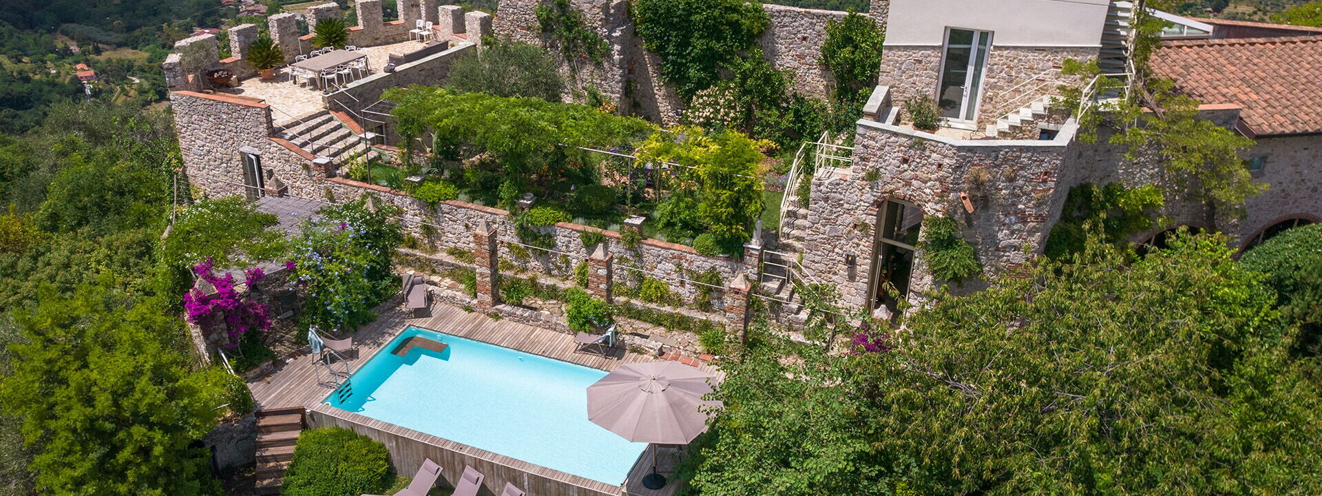 Villa Maestosa - Camaiore, Toscana: Automne, Balcon / Terrasse / Patio, bassin, Été, Extérieur, Extérieurs, Jardin, Printemps, Vues