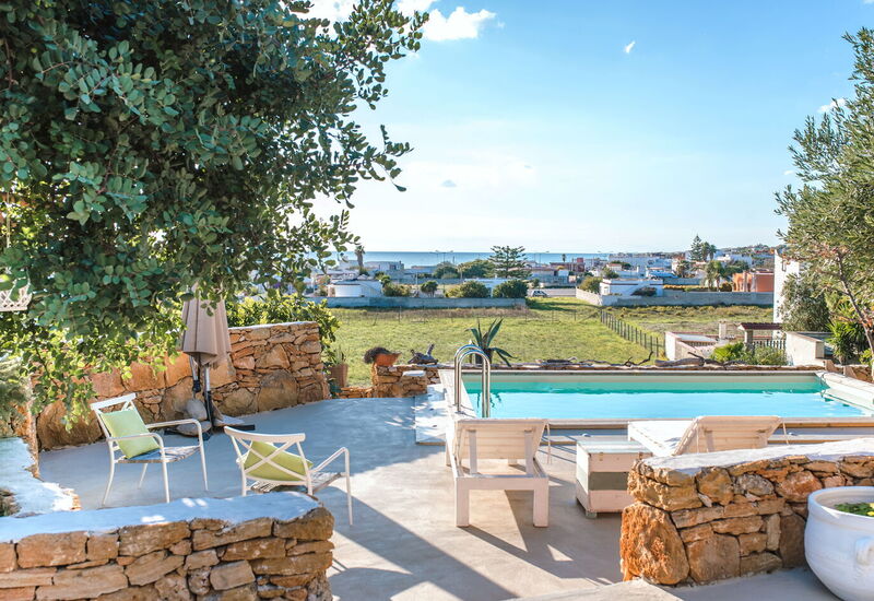 Villa Trullo - Torricella, Puglia: Außen, Balkon / Terrasse / Patio, Draussen, Frühling, Garten, Herbst, Schwimmbad, Sommer