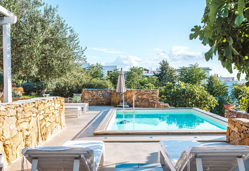 Villa Trullo - Torricella, Puglia: Außen, Balkon / Terrasse / Patio, Draussen, Frühling, Garten, Herbst, Schwimmbad, Sommer