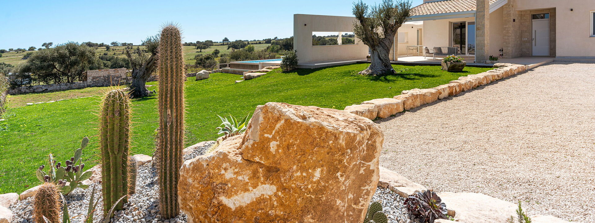 Villa Argento - Rosolini, Sicilia: Autumn, Balcony / Terrace / Patio, Building Exterior, Garden, Outdoor, Spring, Summer