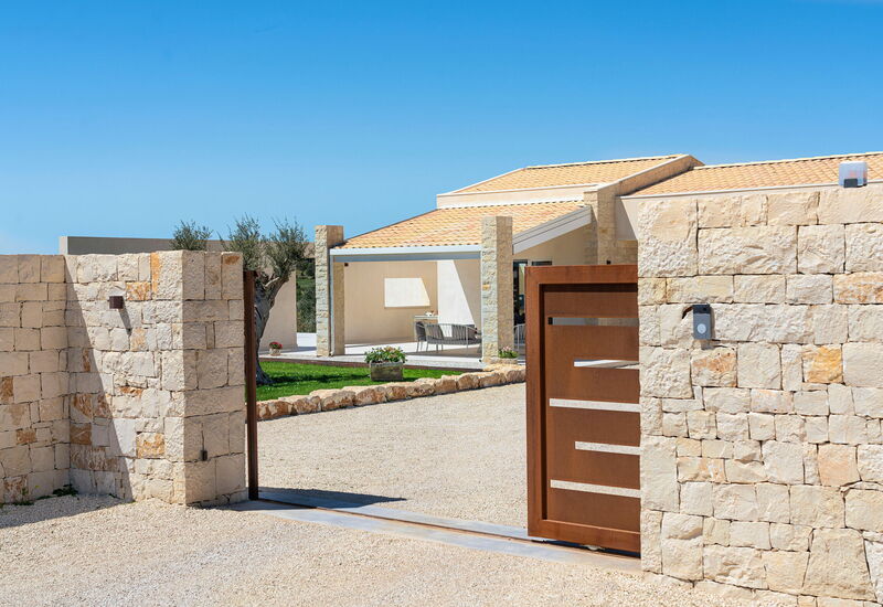 Villa Argento - Rosolini, Sicilia: Automne, Entrée principale, Été, Extérieur, Extérieurs, Printemps