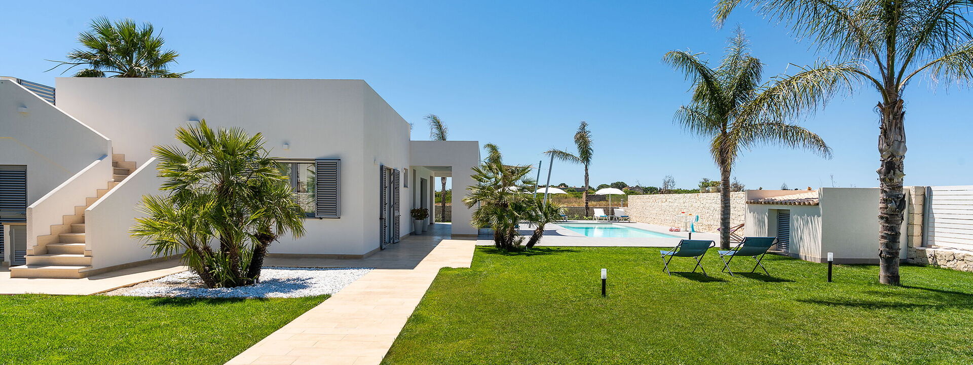 Villa Le Palme - Noto, Sicilia: Autumn, Balcony / Terrace / Patio, Building Exterior, Garden, Outdoor, Spring, Summer