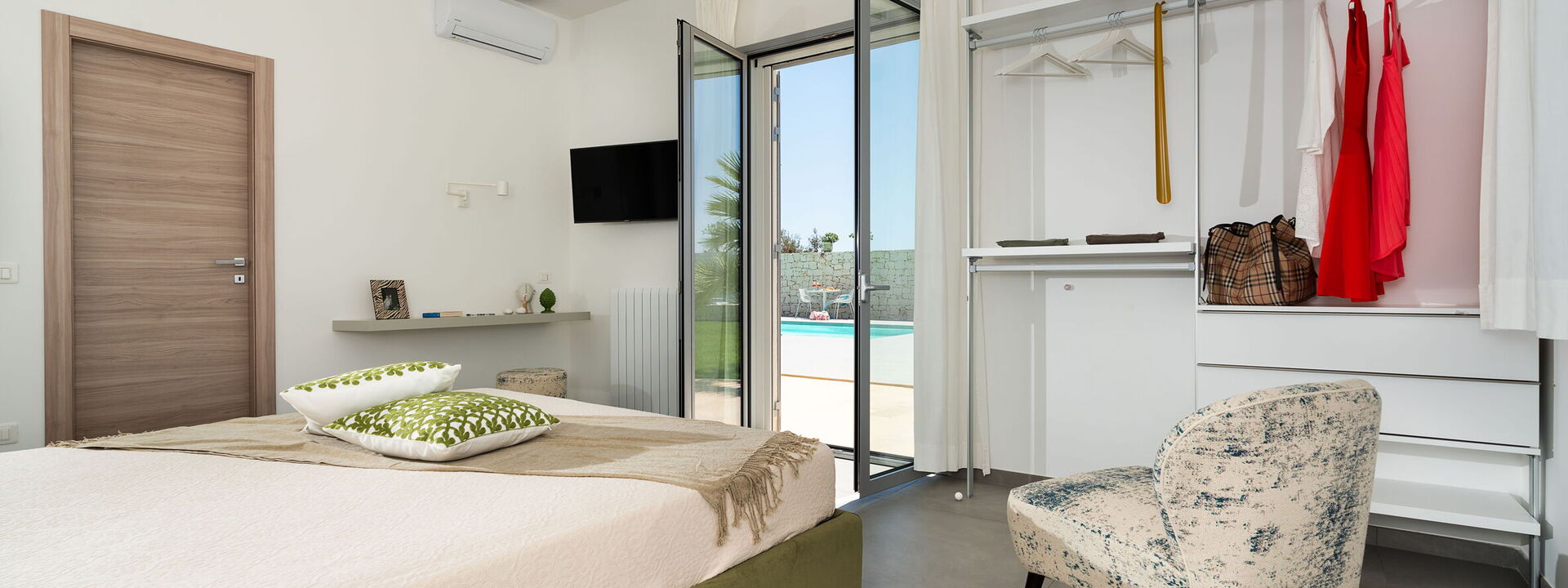 Villa Le Palme - Noto, Sicilia: Autumn, Balcony / Terrace / Patio, Bedroom, Pool, Spring, Summer