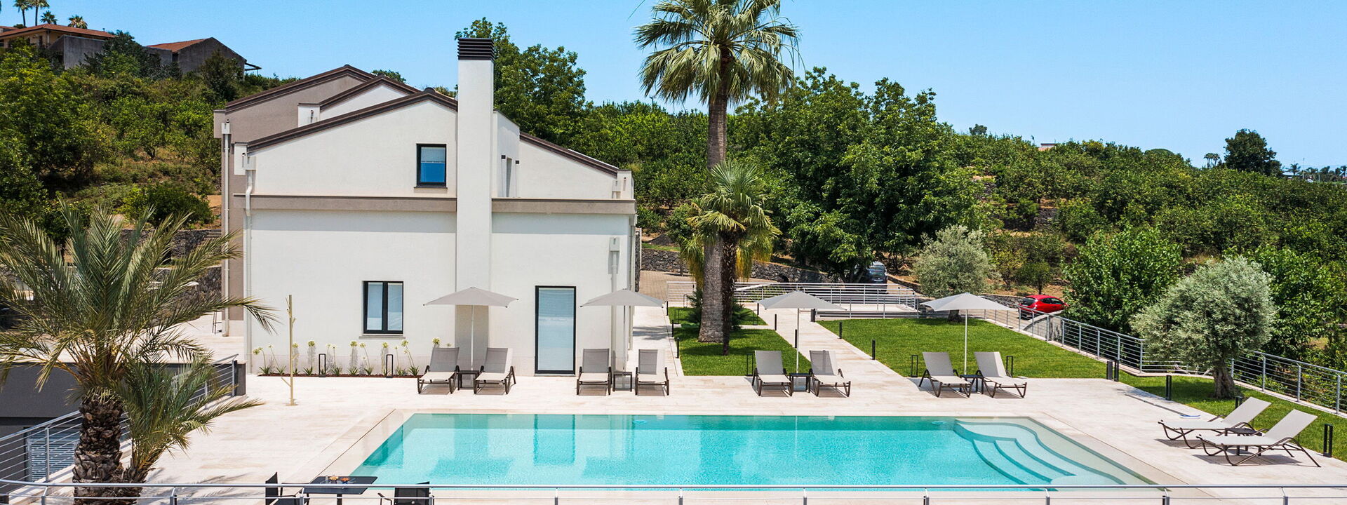 Villa Decoro - Mascali, Sicilia: Außen, Balkon / Terrasse / Patio, Draussen, Frühling, Garten, Herbst, Schwimmbad, Sommer