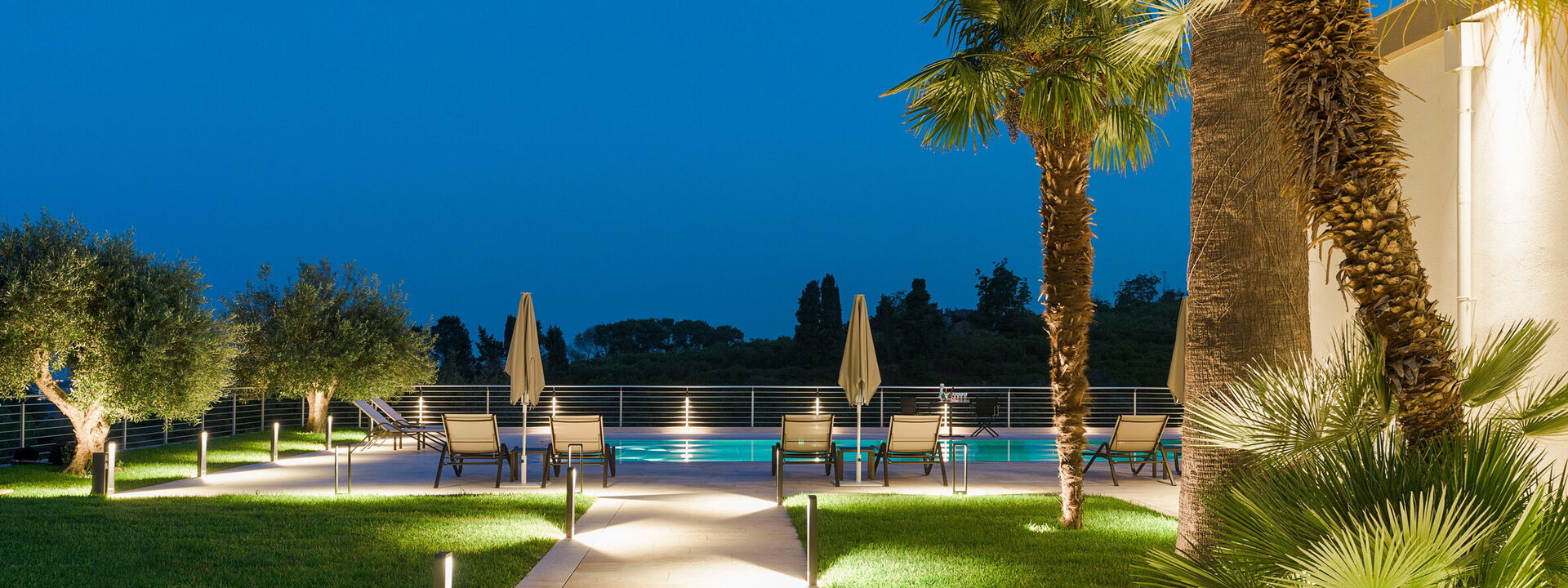 Villa Decoro - Mascali, Sicilia: Außen, Balkon / Terrasse / Patio, Draussen, Frühling, Garten, Herbst, Schwimmbad, Sommer