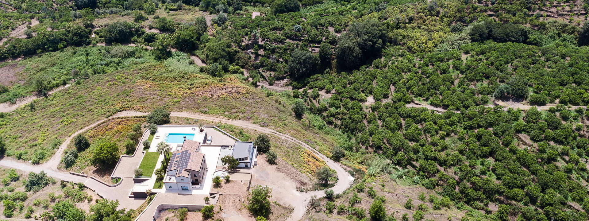 Villa Decoro - Mascali, Sicilia: Ansichten, Ausstattung, Balkon / Terrasse / Patio, Draussen, Frühling, Garten, Herbst, Schwimmbad, Sommer