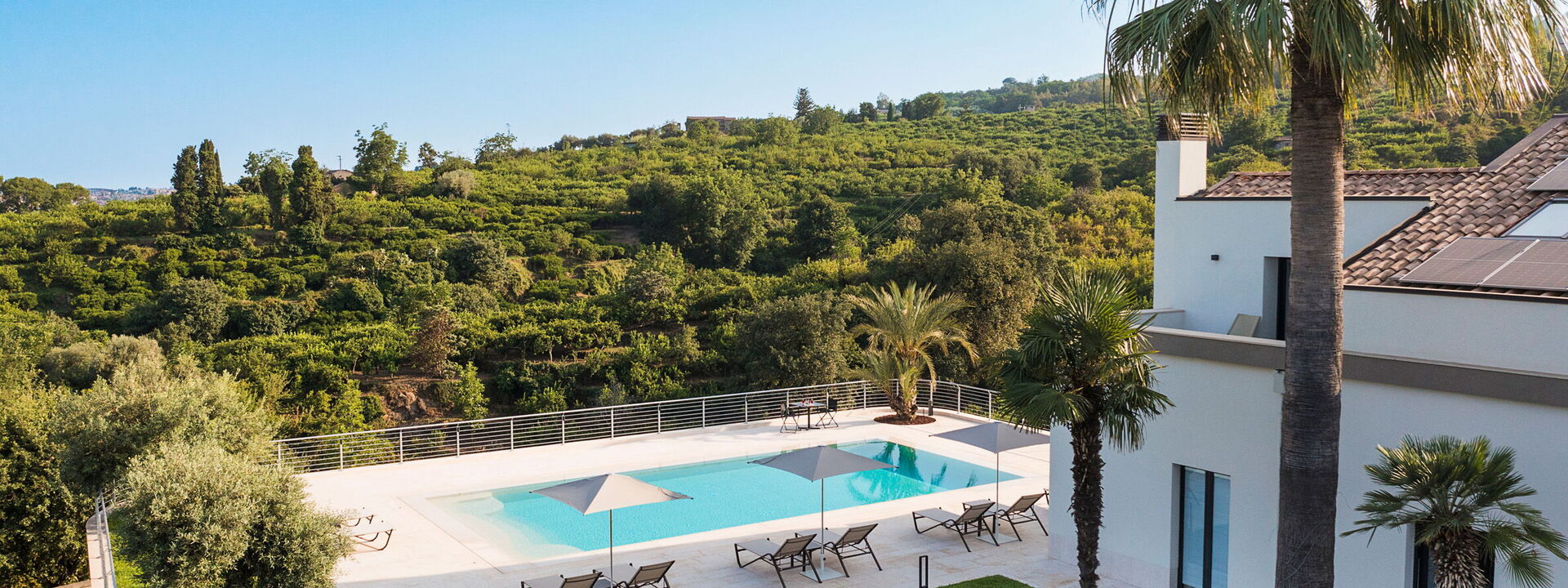 Villa Decoro - Mascali, Sicilia: Ansichten, Ausstattung, Balkon / Terrasse / Patio, Draussen, Frühling, Garten, Herbst, Schwimmbad, Sommer