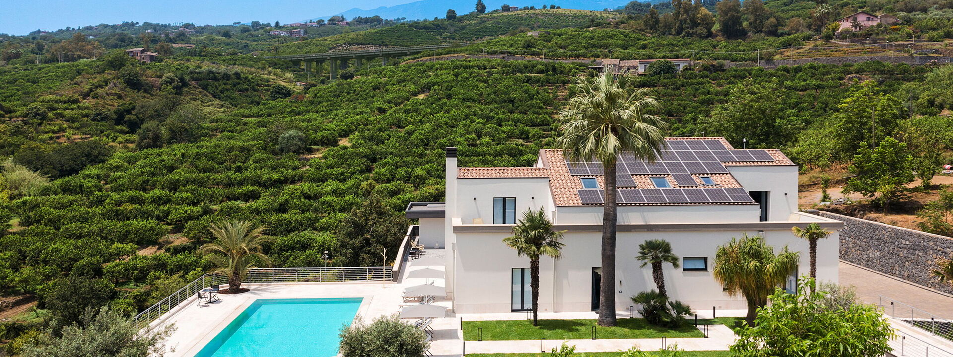 Villa Decoro - Mascali, Sicilia: Ansichten, Ausstattung, Balkon / Terrasse / Patio, Draussen, Frühling, Garten, Herbst, Schwimmbad, Sommer