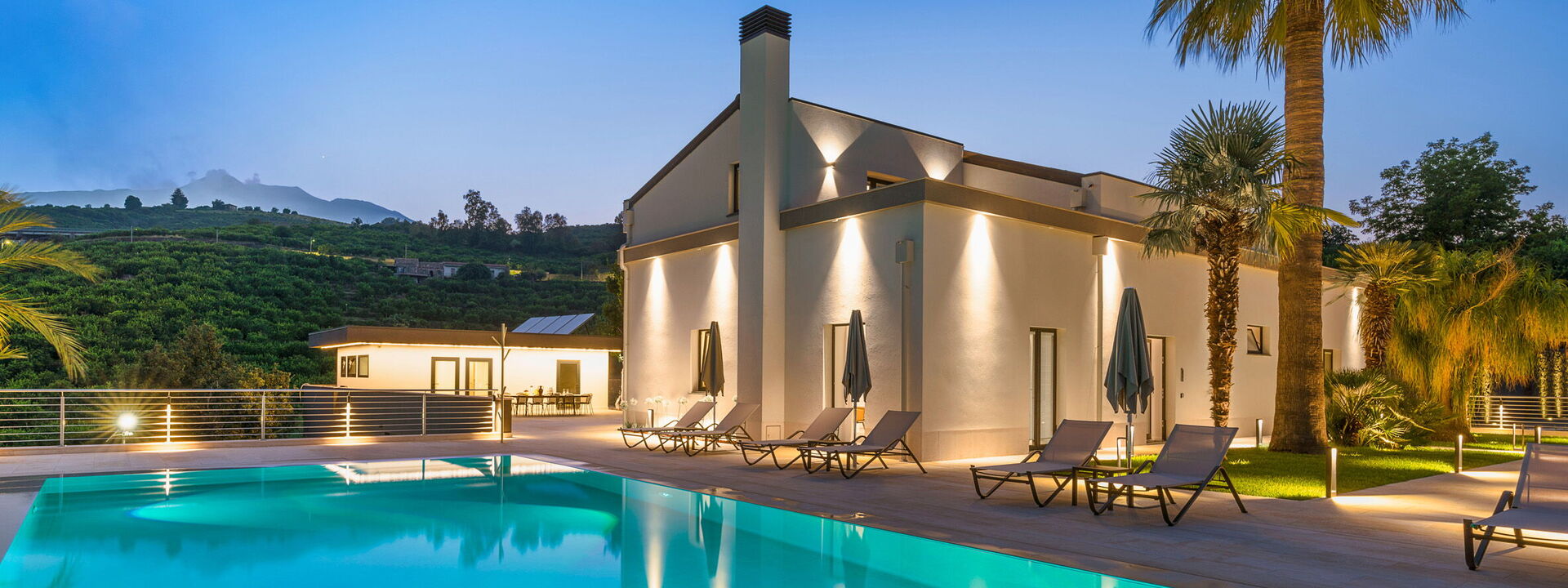 Villa Decoro - Mascali, Sicilia: Außen, Balkon / Terrasse / Patio, Draussen, Frühling, Garten, Herbst, Schwimmbad, Sommer