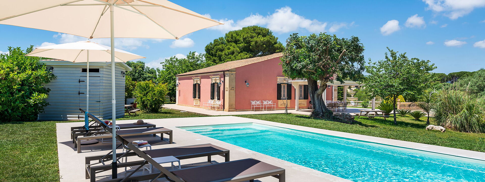 Casa Desiderio - Siracusa, Sicilia: Außen, Balkon / Terrasse / Patio, Draussen, Frühling, Garten, Herbst, Schwimmbad, Sommer