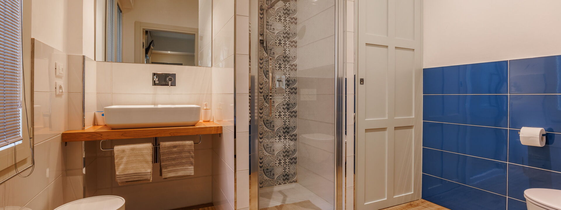 Lucy Florence Charming Modern Apartment Near Piazza Della Libertà: Autunno, Bagno, Estate, Inverno, Primavera