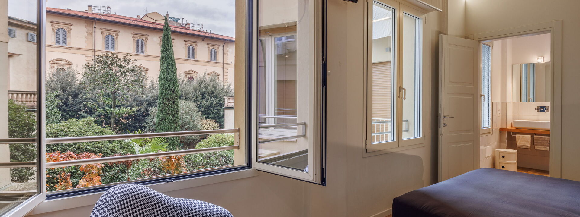 Lucy Florence Charming Modern Apartment Near Piazza Della Libertà: Autunno, Camera da letto, Estate, Inverno, Primavera