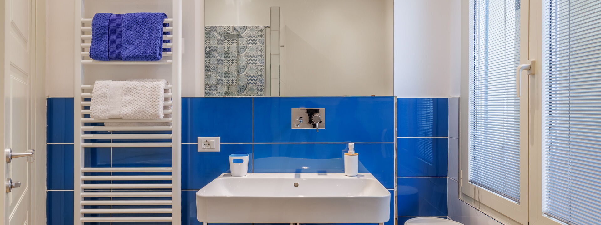 Lucy Florence Charming Modern Apartment Near Piazza Della Libertà: Autunno, Bagno, Estate, Inverno, Primavera