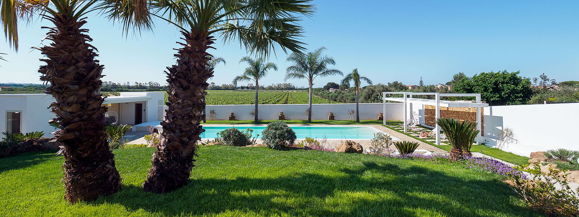 Casa Ocra - Misiliscemi, Sicilia: Außen, Balkon / Terrasse / Patio, Draussen, Frühling, Garten, Herbst, Schwimmbad, Sommer