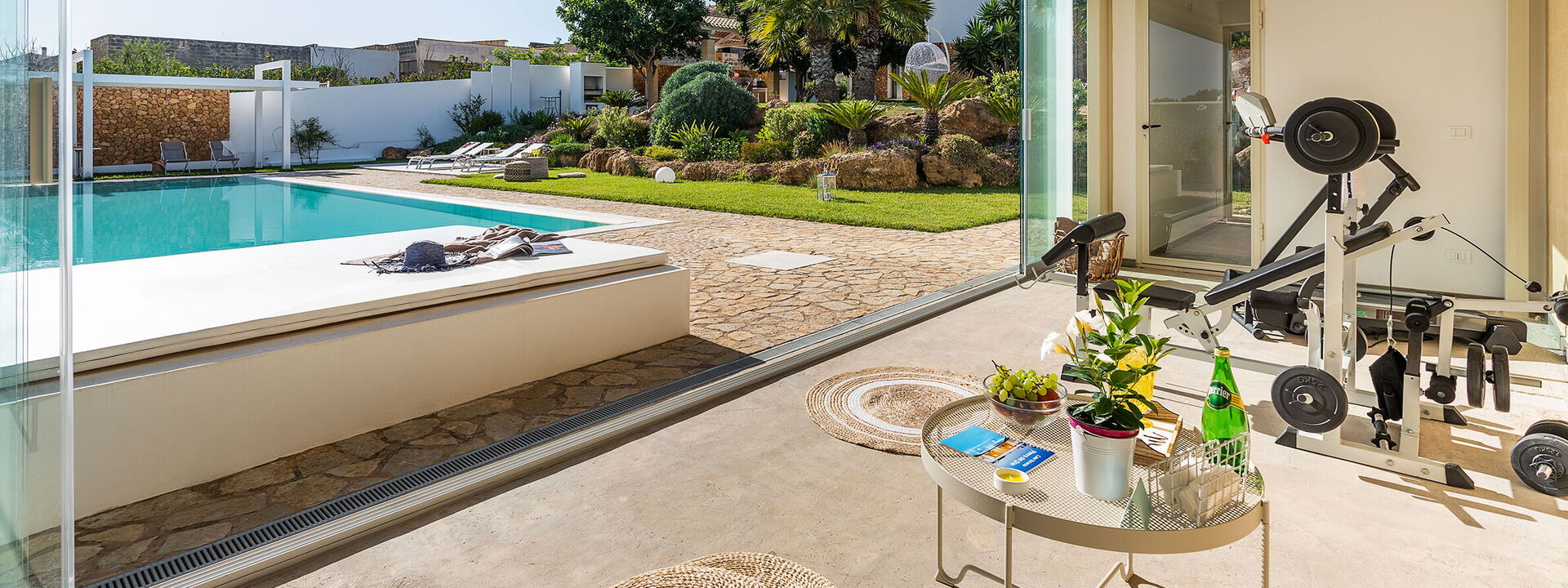 Casa Ocra - Misiliscemi, Sicilia: Außen, Balkon / Terrasse / Patio, Draussen, Frühling, Herbst, Schwimmbad, Sommer