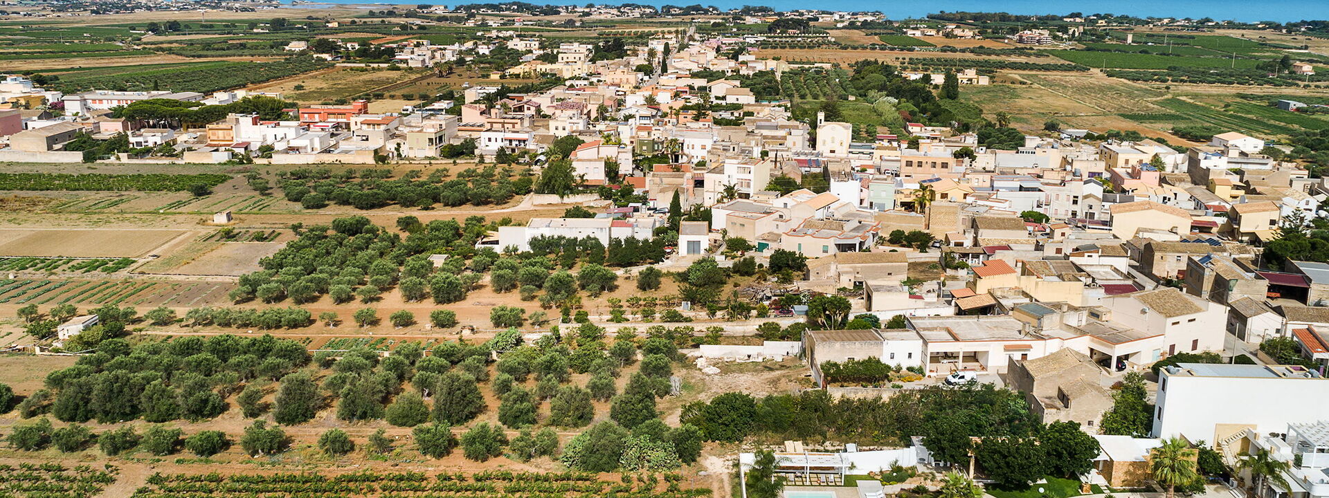 Casa Ocra - Misiliscemi, Sicilia: Ansichten, Außen, Balkon / Terrasse / Patio, Draussen, Frühling, Garten, Herbst, Schwimmbad, Sommer