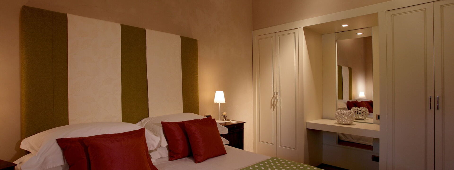 Villa Pietraverde - Gubbio, Umbria: Autumn, Bedroom, Spring, Summer