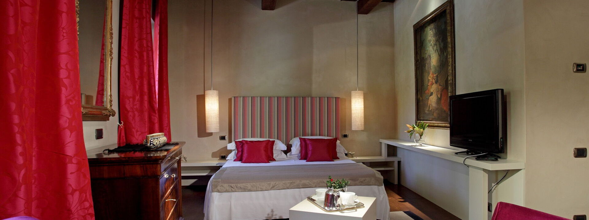 Villa Pietraverde - Gubbio, Umbria: Autumn, Bedroom, Spring, Summer