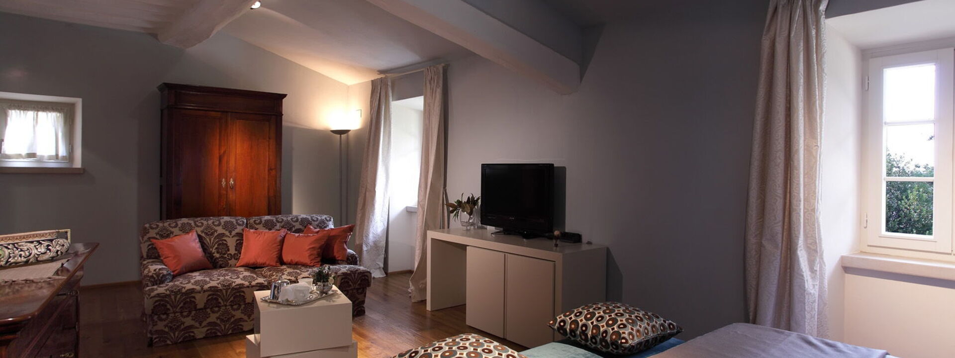 Villa Pietraverde - Gubbio, Umbria: Autumn, Bedroom, Spring, Summer