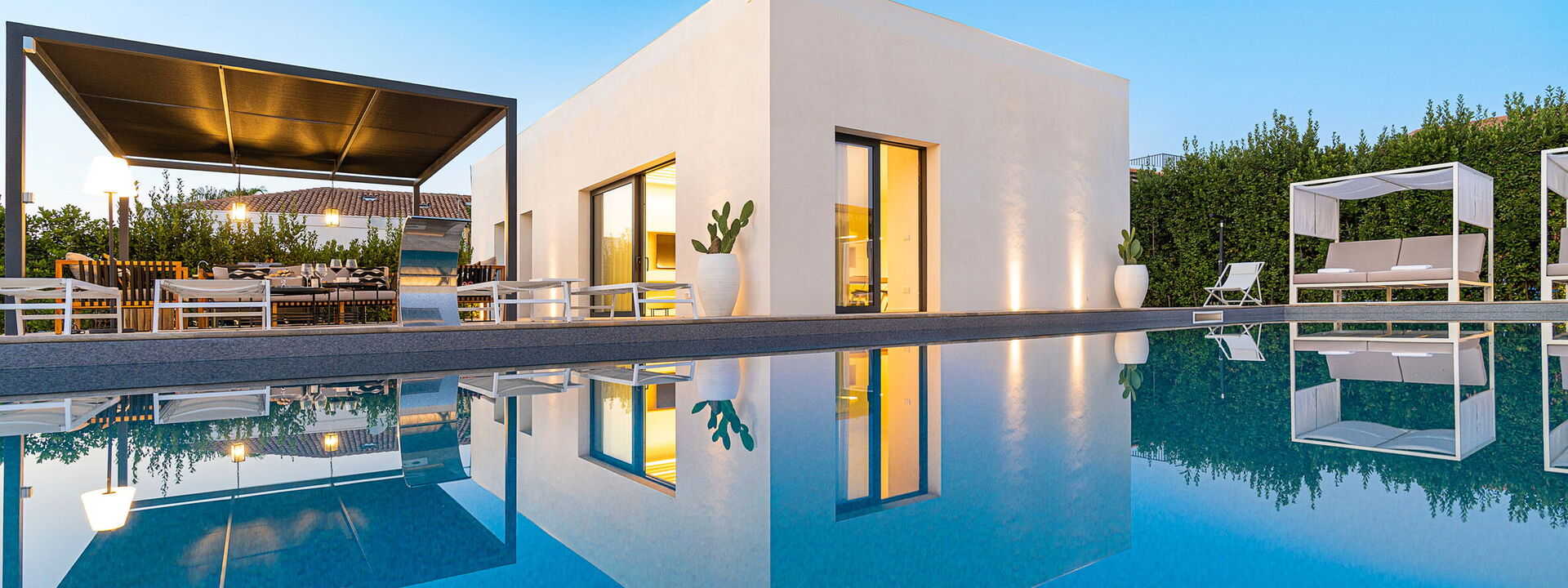 Villa Duetto - Siracusa, Sicilia: Autumn, Balcony / Terrace / Patio, Building Exterior, Outdoor, Pool, Spring, Summer